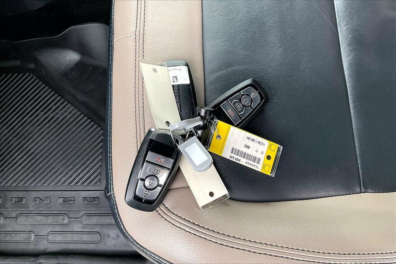 Used 2023 Ford Bronco Wildtrak image 32