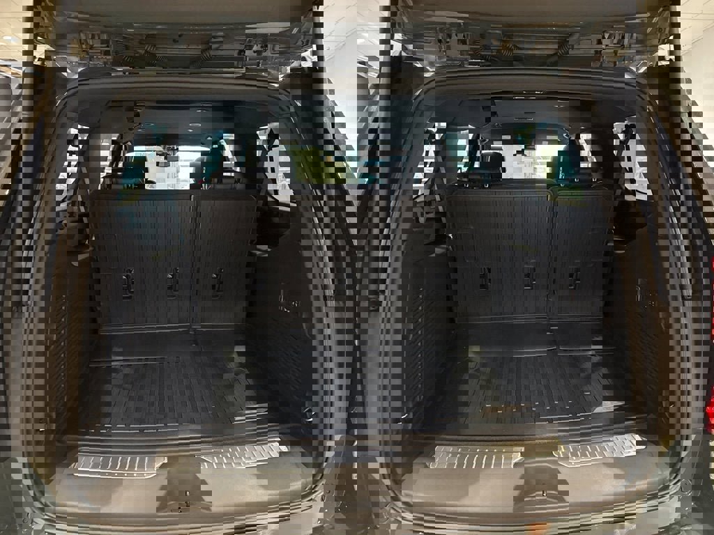 New 2026 GMC Yukon XL AT4 w/ LPO, Floor Liner Package image 18