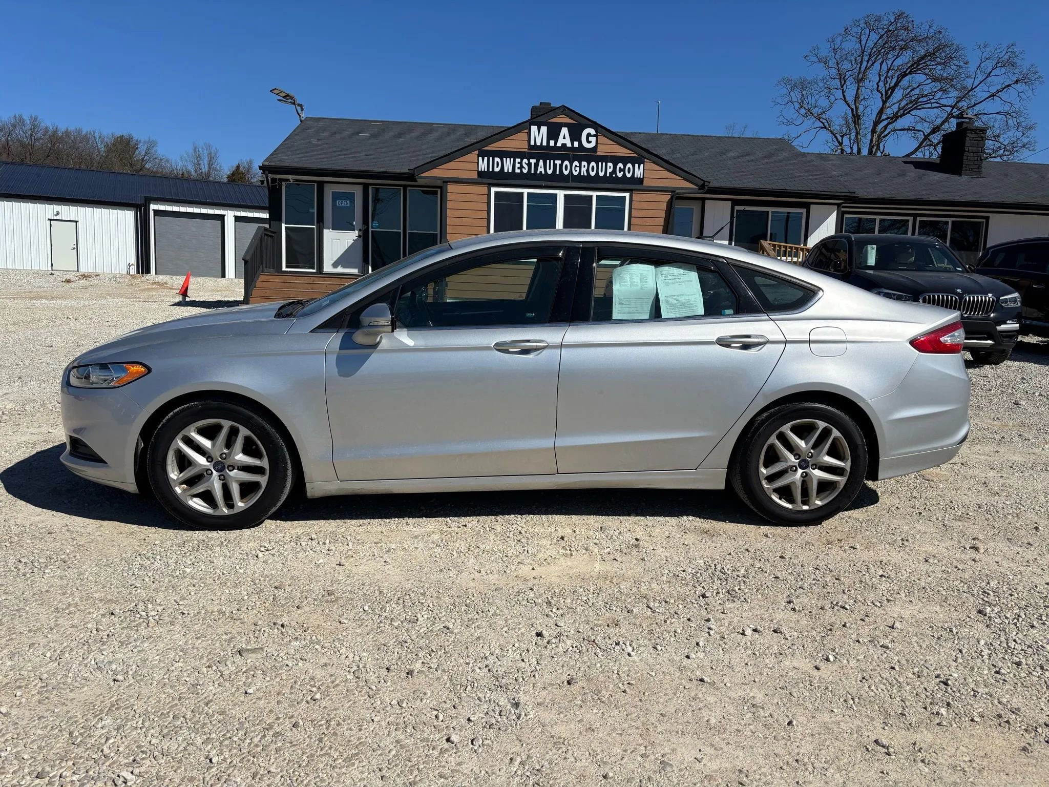Used 2016 Ford Fusion SE image 2