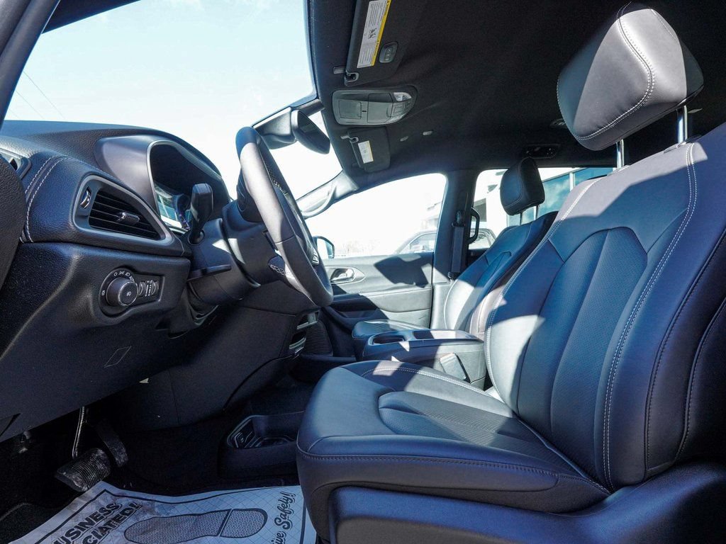 New 2026 Chrysler Pacifica Select FWD image 26