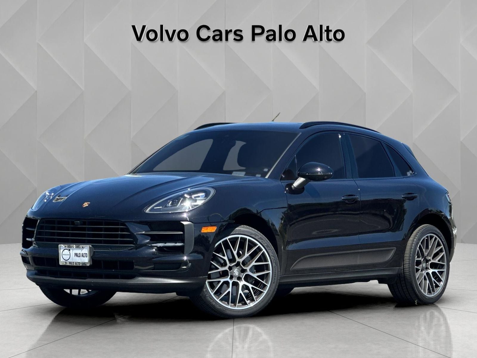 Used 2021 Porsche Macan S AWD/4WD image 2