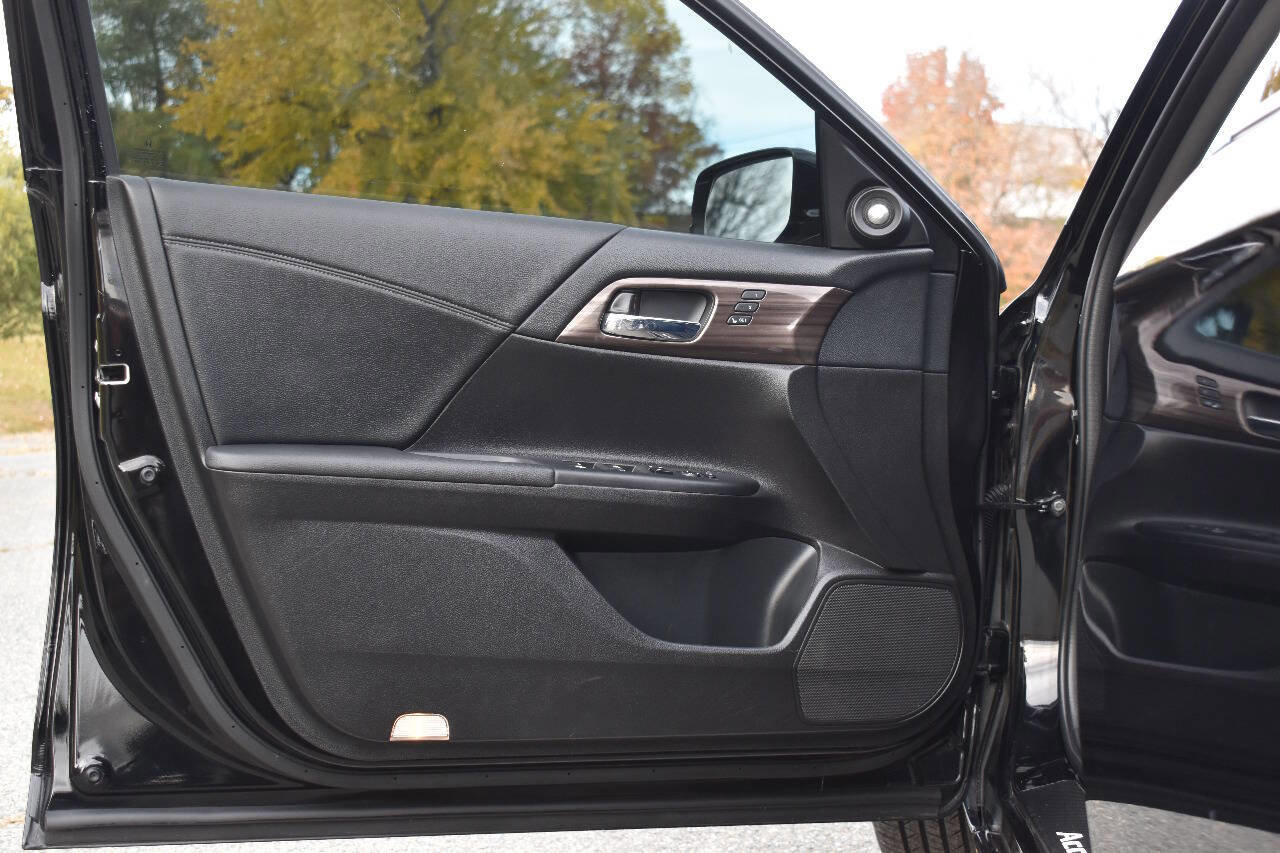 Used 2017 Honda Accord EX-L image 8