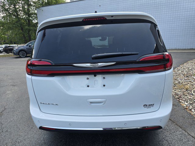 New 2026 Chrysler Pacifica Select image 5