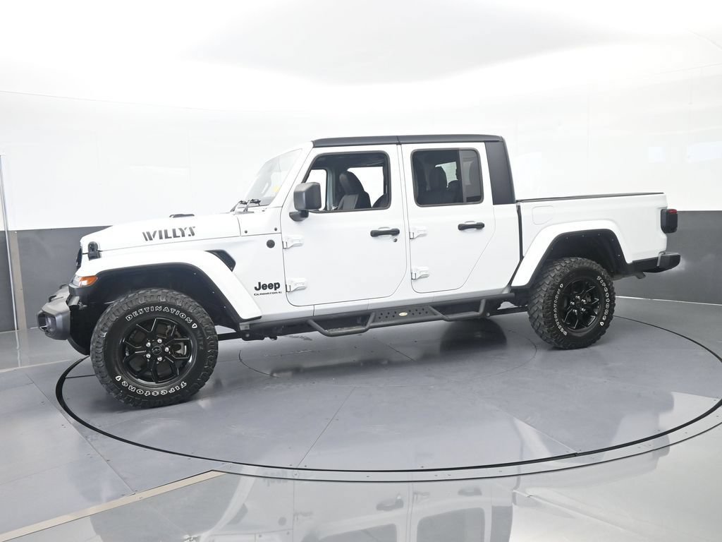 Used 2024 Jeep Gladiator Sport AWD/4WD image 2