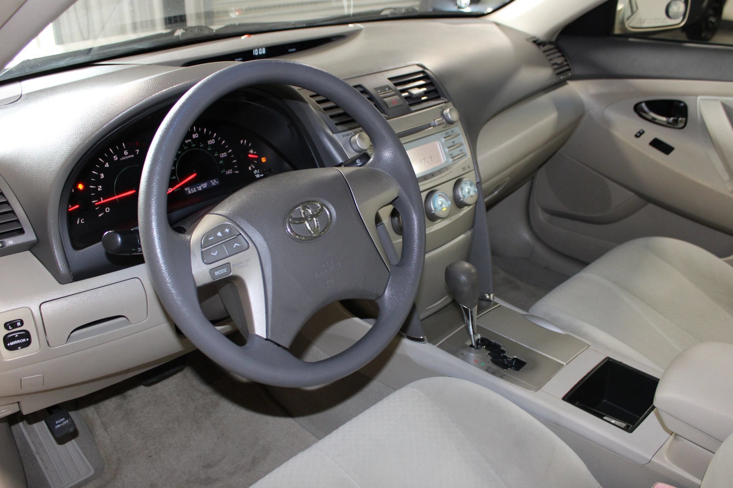 Used 2009 Toyota Camry LE FWD image 16