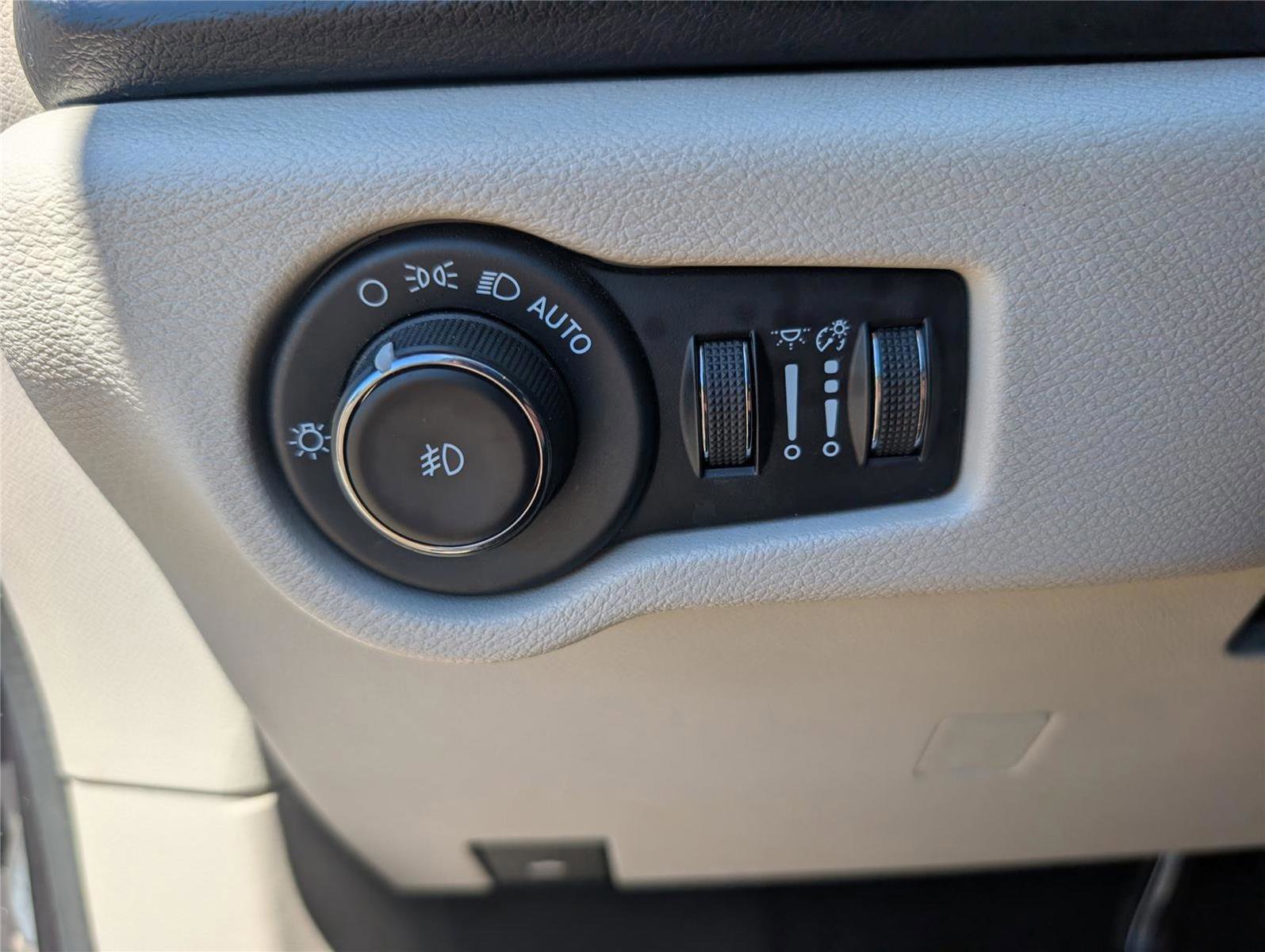 Used 2022 Chrysler Pacifica Touring-L image 26