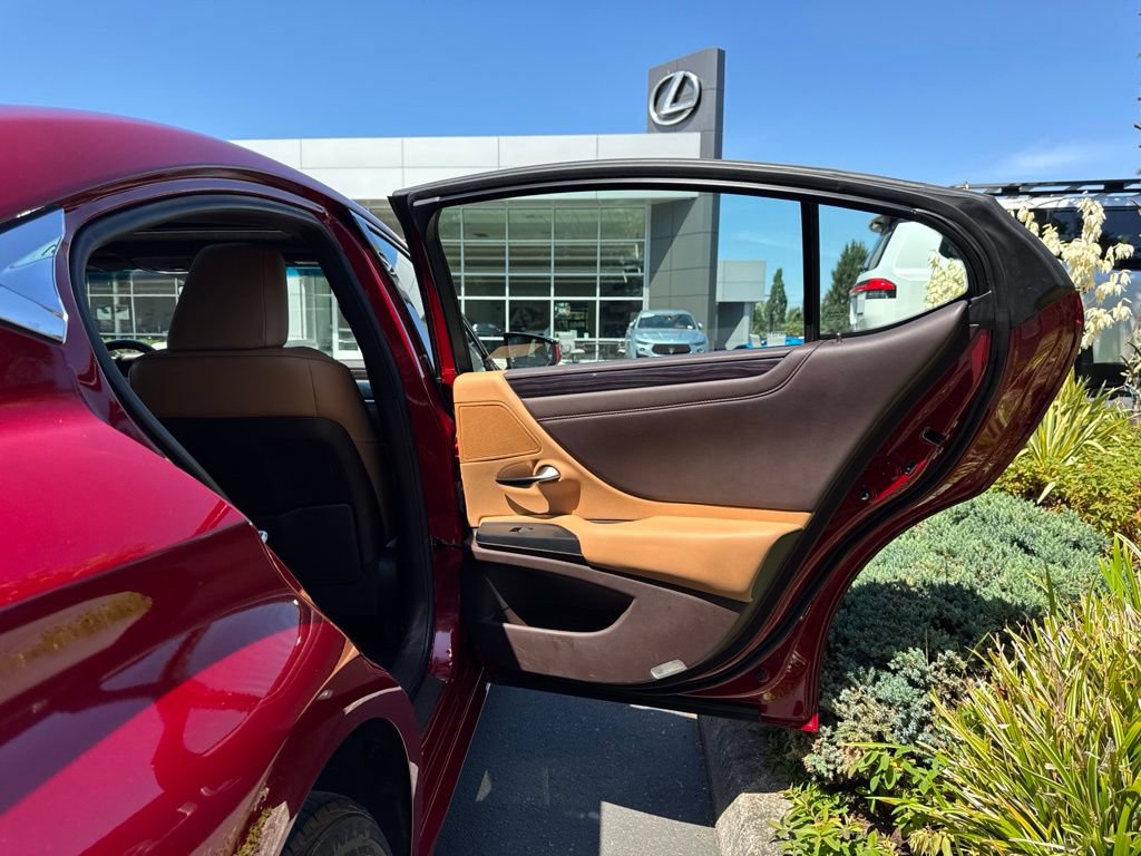 Certified 2021 Lexus ES 250 w/ Premium Package AWD/4WD image 17