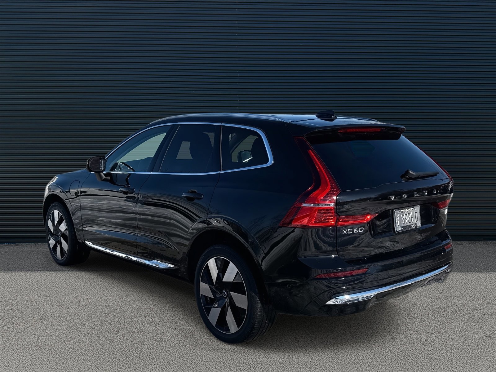 Certified 2023 Volvo XC60 T8 Ultimate w/ Climate Package image 7