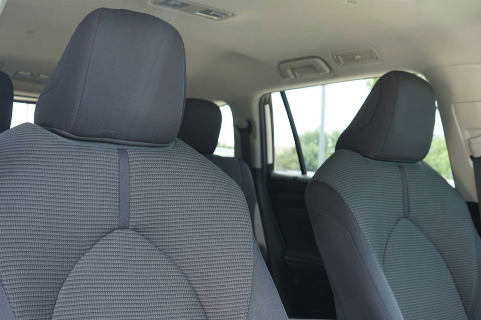 Used 2021 Toyota Highlander L FWD image 26