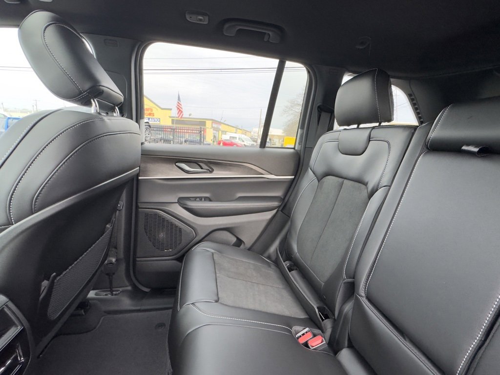New 2026 Jeep Grand Cherokee Laredo image 17