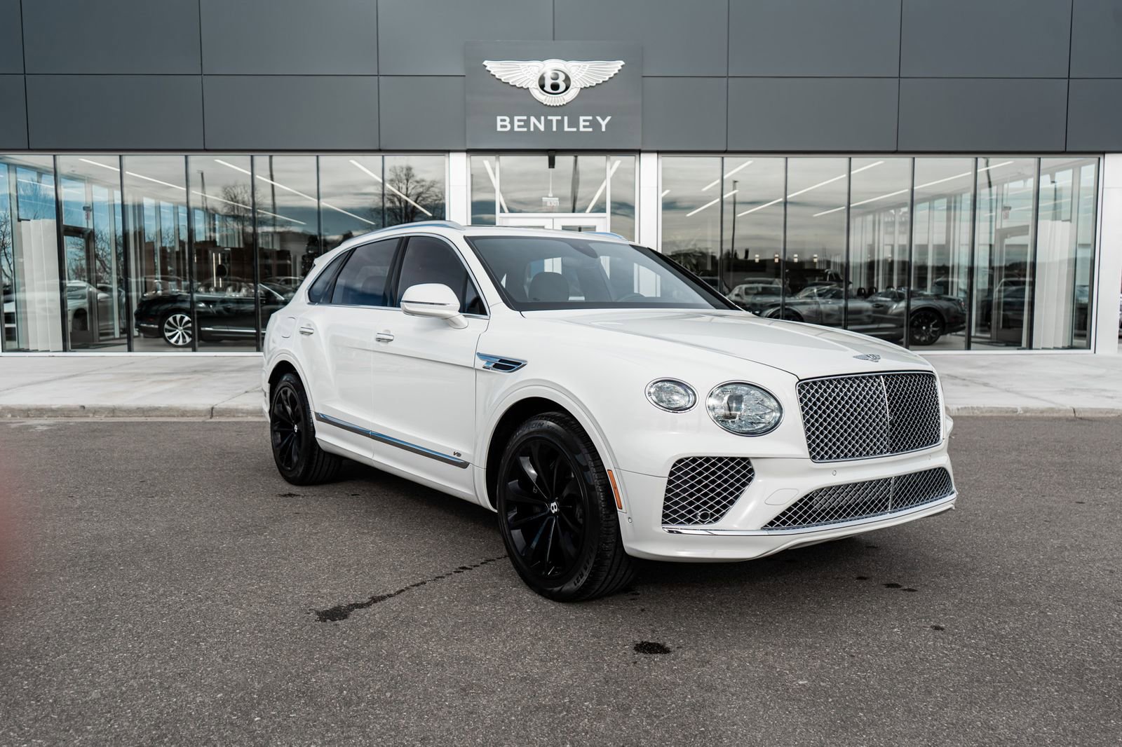 Used 2022 Bentley Bentayga image 18