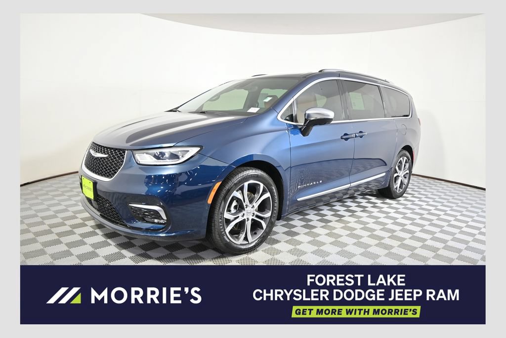 Used 2025 Chrysler Pacifica Pinnacle w/ Trailer Tow Group FWD image 1