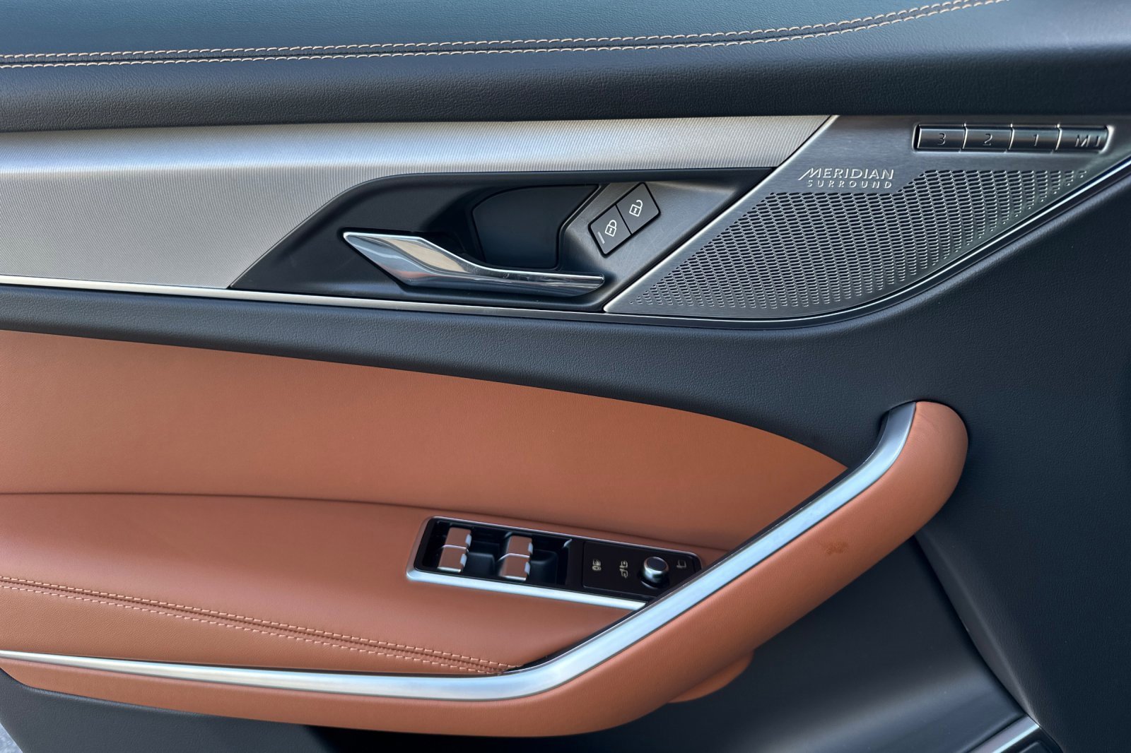 New 2026 Jaguar F-PACE R-Dynamic S image 10