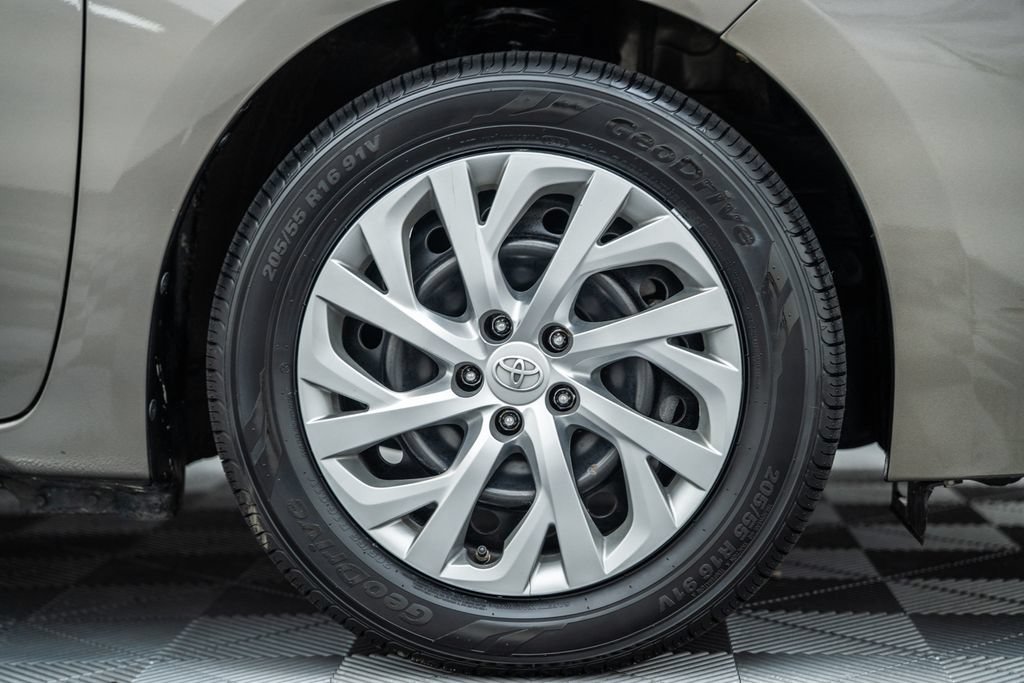 Used 2019 Toyota Corolla LE FWD image 15