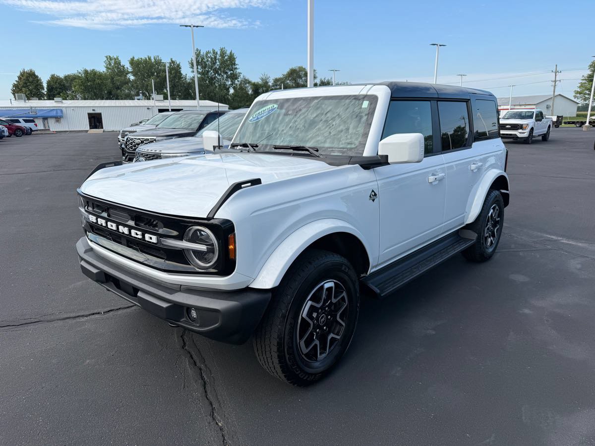 Used 2025 Ford Bronco Outer Banks AWD/4WD image 1