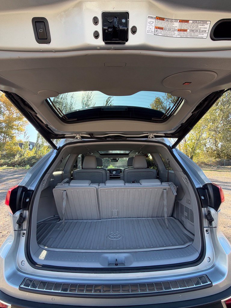 Used 2017 Toyota Highlander Limited Platinum AWD/4WD image 9