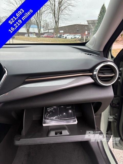 Used 2024 Chevrolet Trax ACTIV w/ Sunroof Package image 30