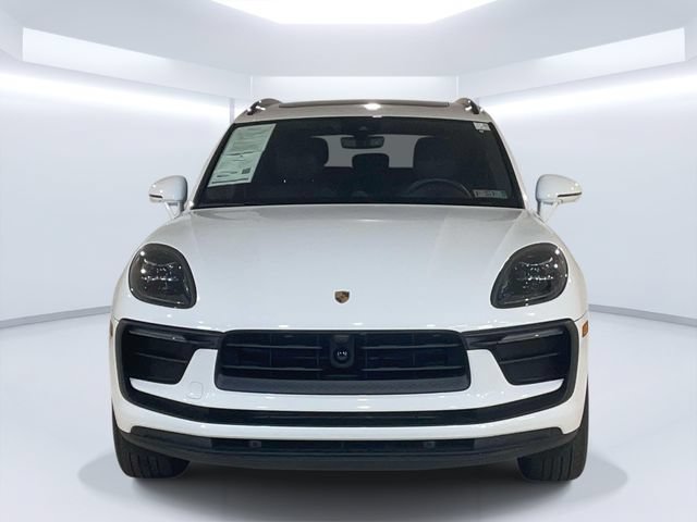 Certified 2024 Porsche Macan AWD/4WD image 10