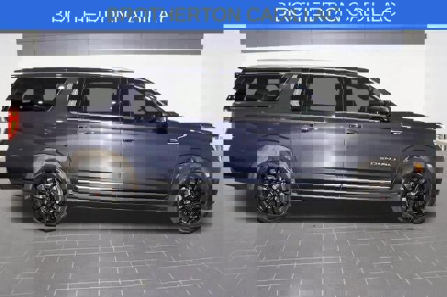 Used 2023 GMC Yukon XL Denali image 8