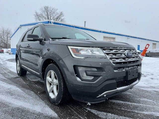 Used 2017 Ford Explorer XLT w/ Equipment Group 202A image 8