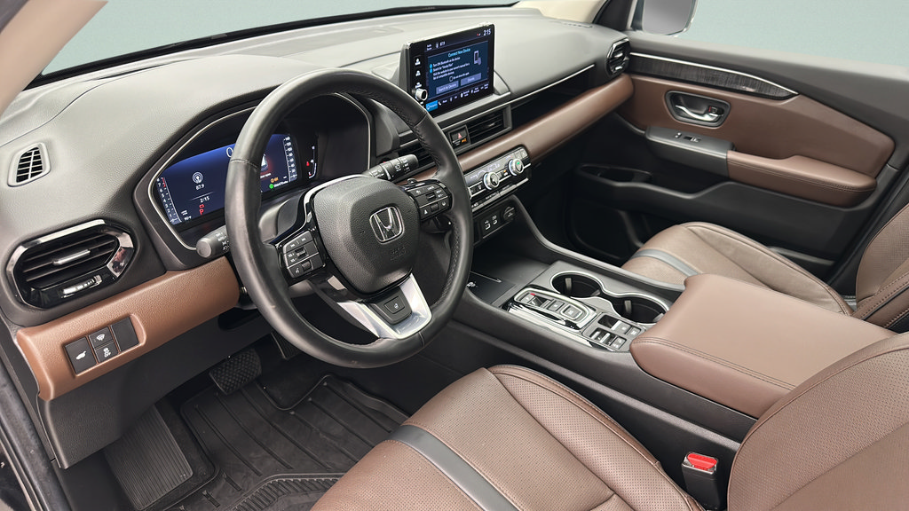 Used 2025 Honda Pilot Elite image 14