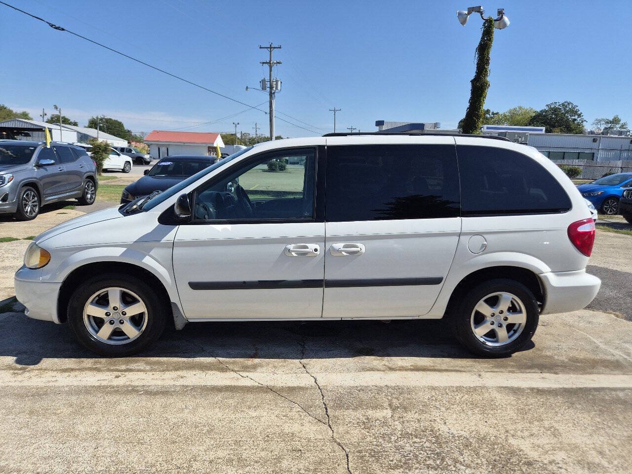 Used 2007 Dodge Caravan SXT w/ Popular Equipment Group I FWD image 2