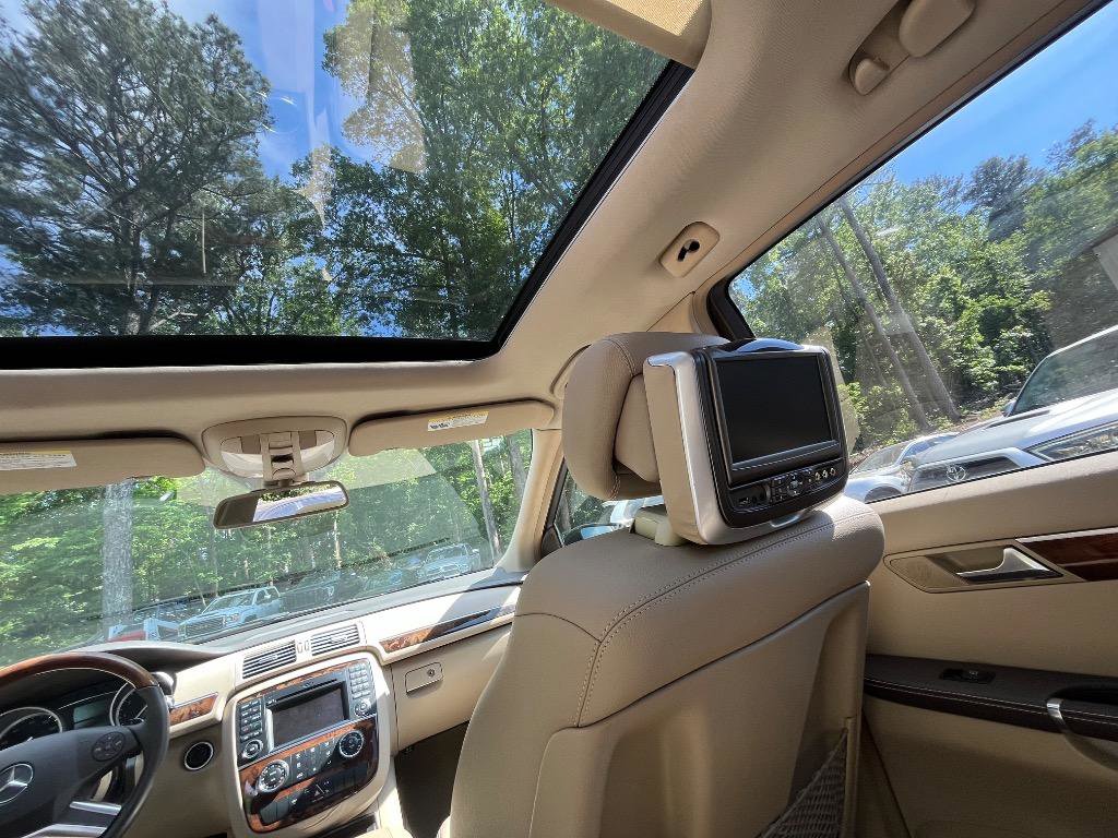 Used 2011 Mercedes-Benz R 350 4MATIC image 29