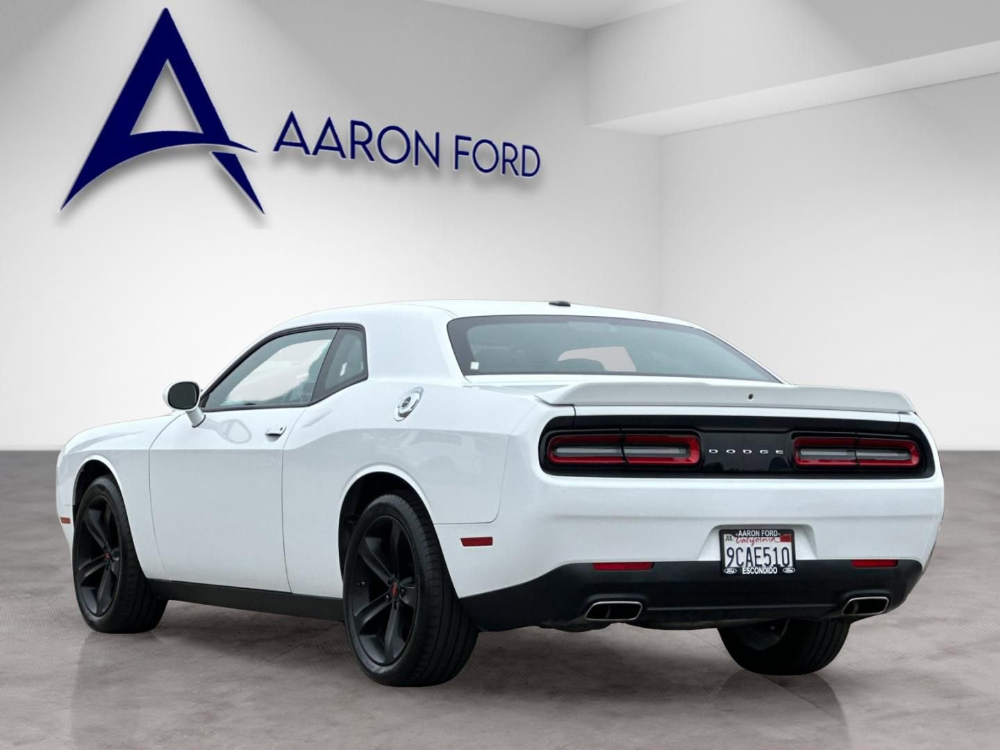 Used 2022 Dodge Challenger SXT RWD image 4