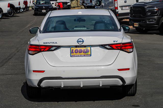 Used 2022 Nissan Sentra SV image 3