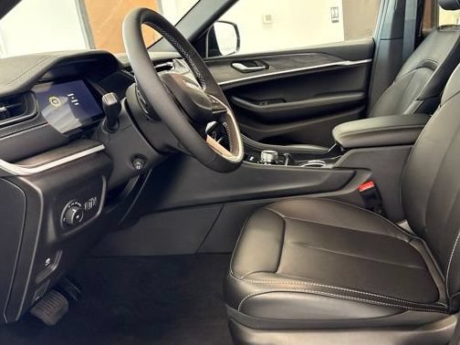 New 2026 Jeep Grand Cherokee Limited w/ Luxury Tech Group II AWD/4WD image 12