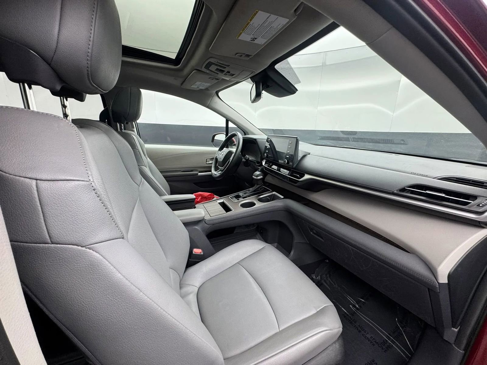 Used 2023 Toyota Sienna XLE AWD/4WD image 31