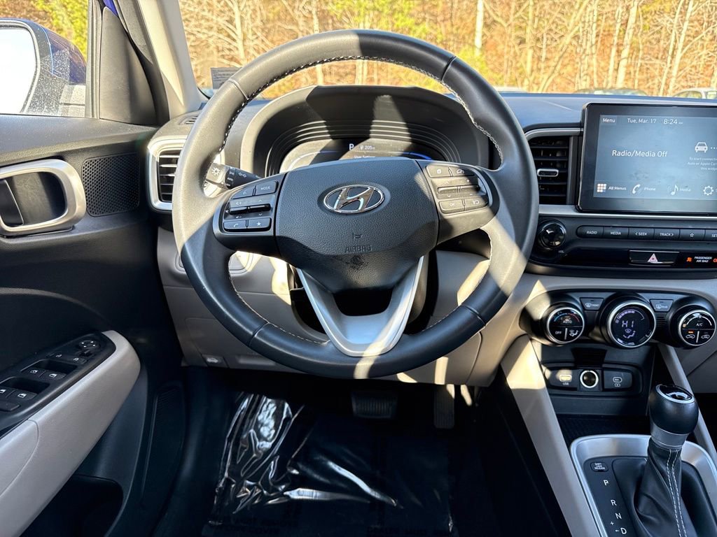 Used 2025 Hyundai Venue SEL image 18