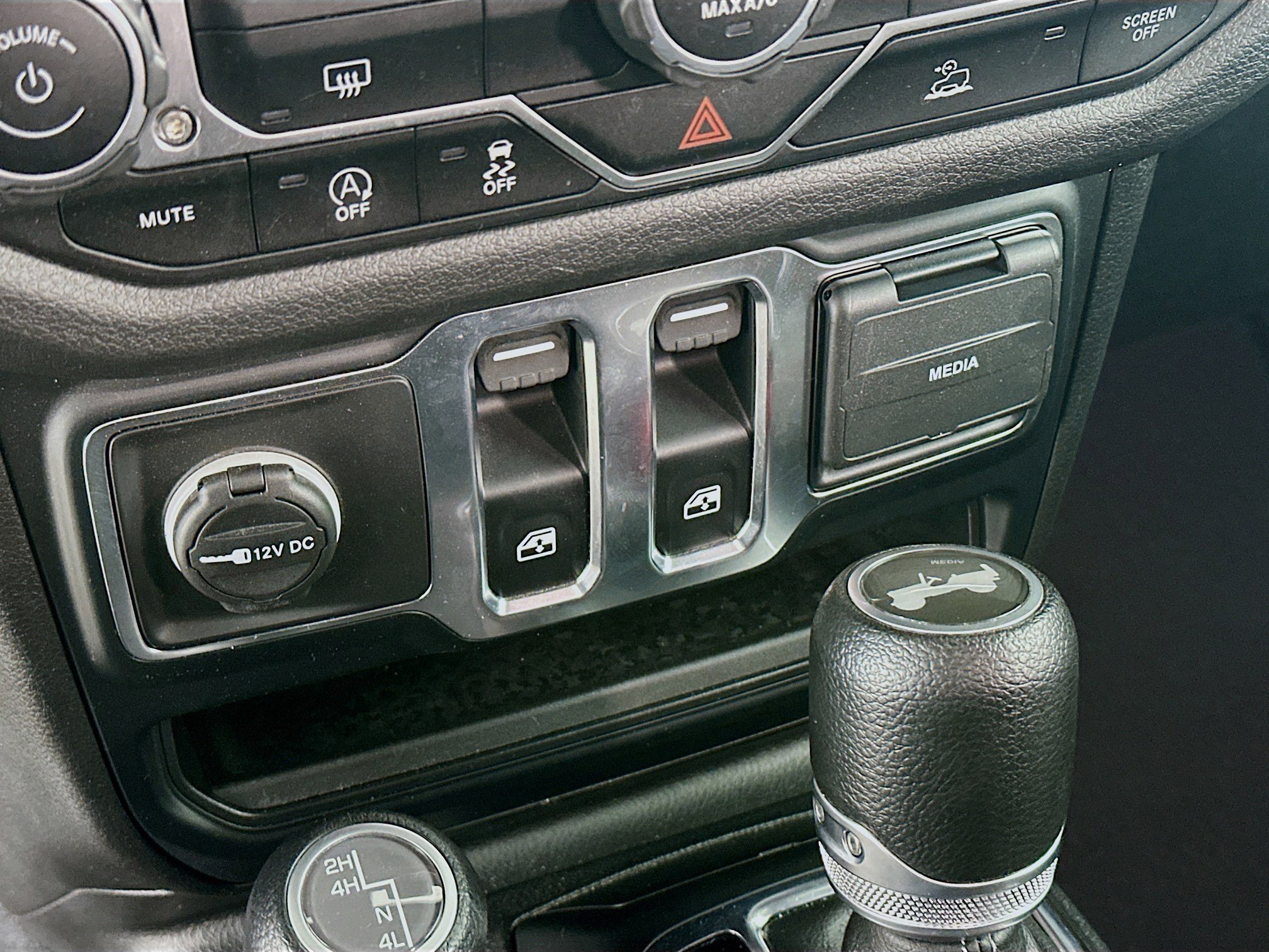 Used 2024 Jeep Wrangler Sport S image 15