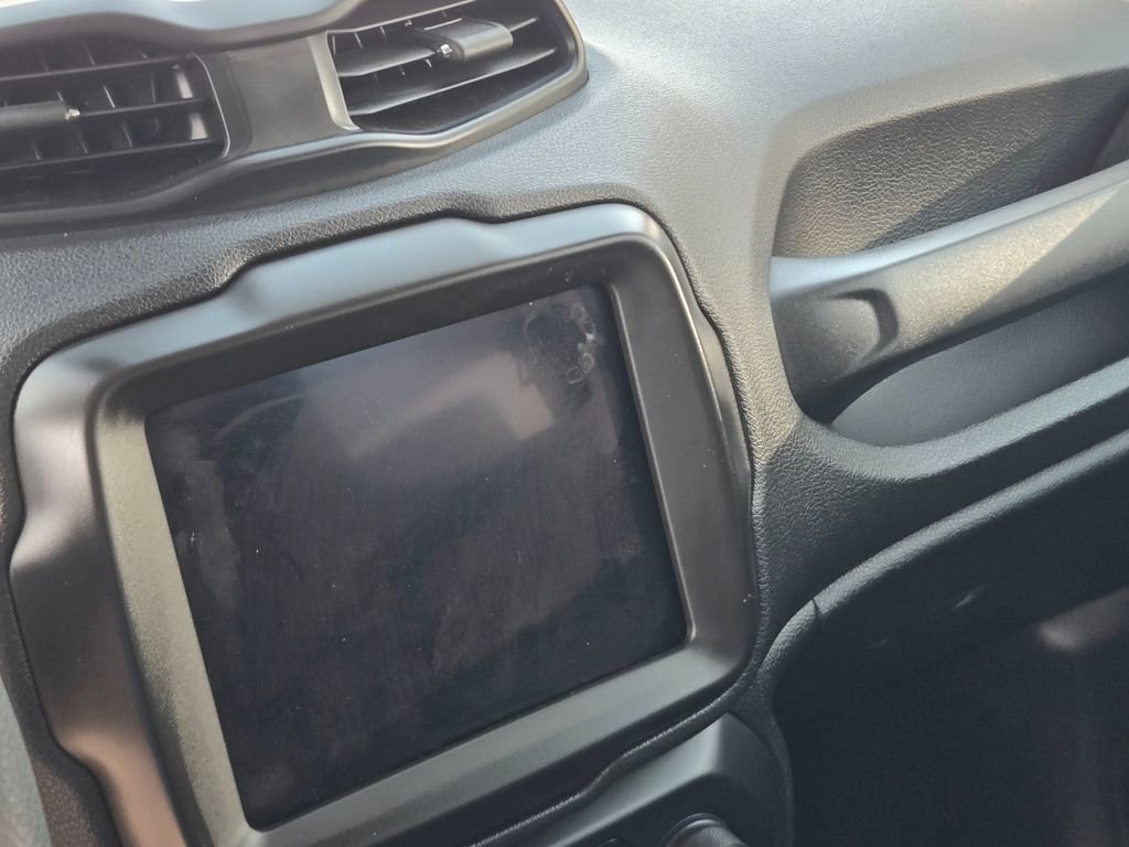 Certified 2023 Jeep Renegade Latitude image 28