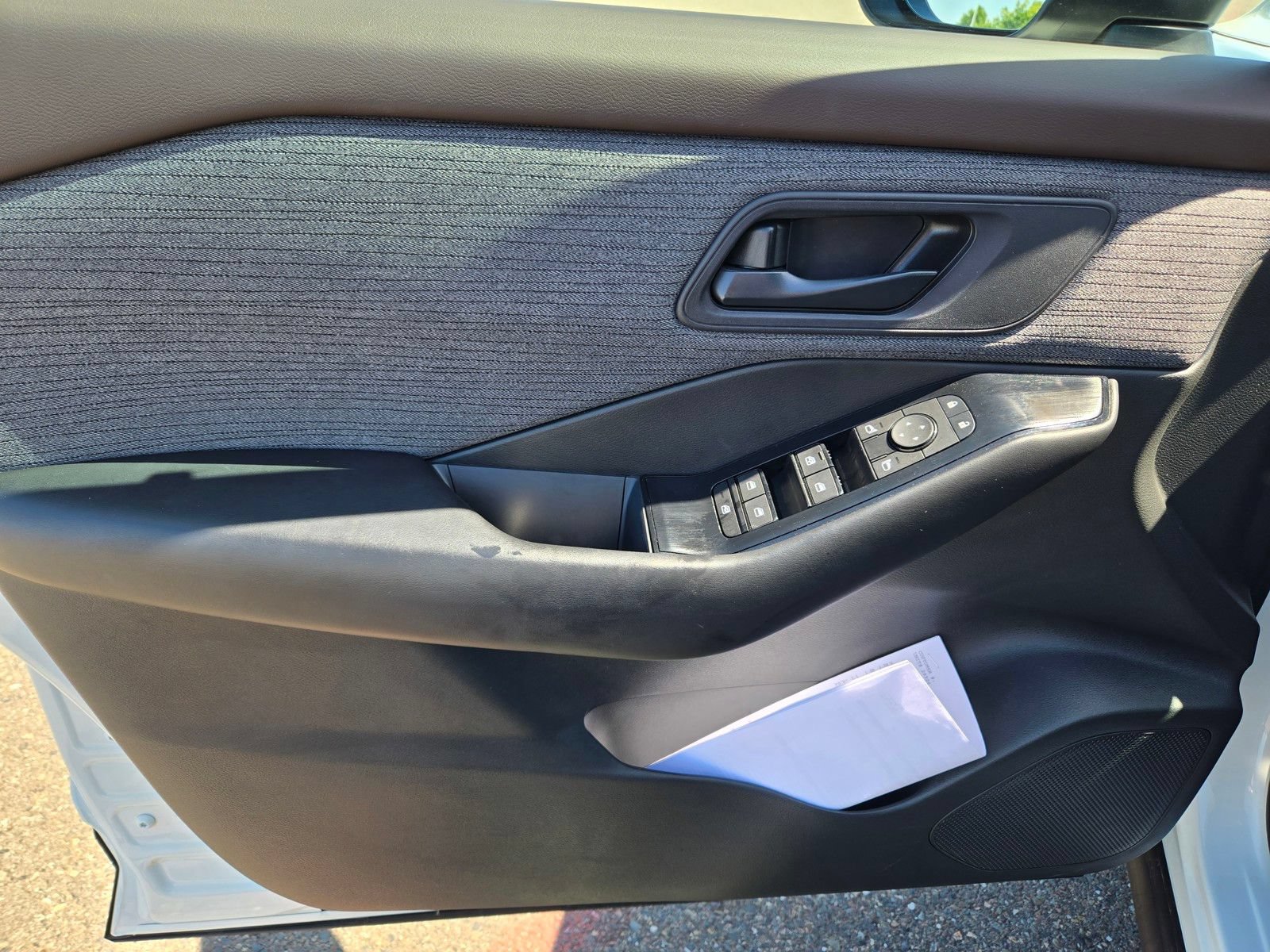 Used 2023 Nissan Rogue S AWD/4WD image 22