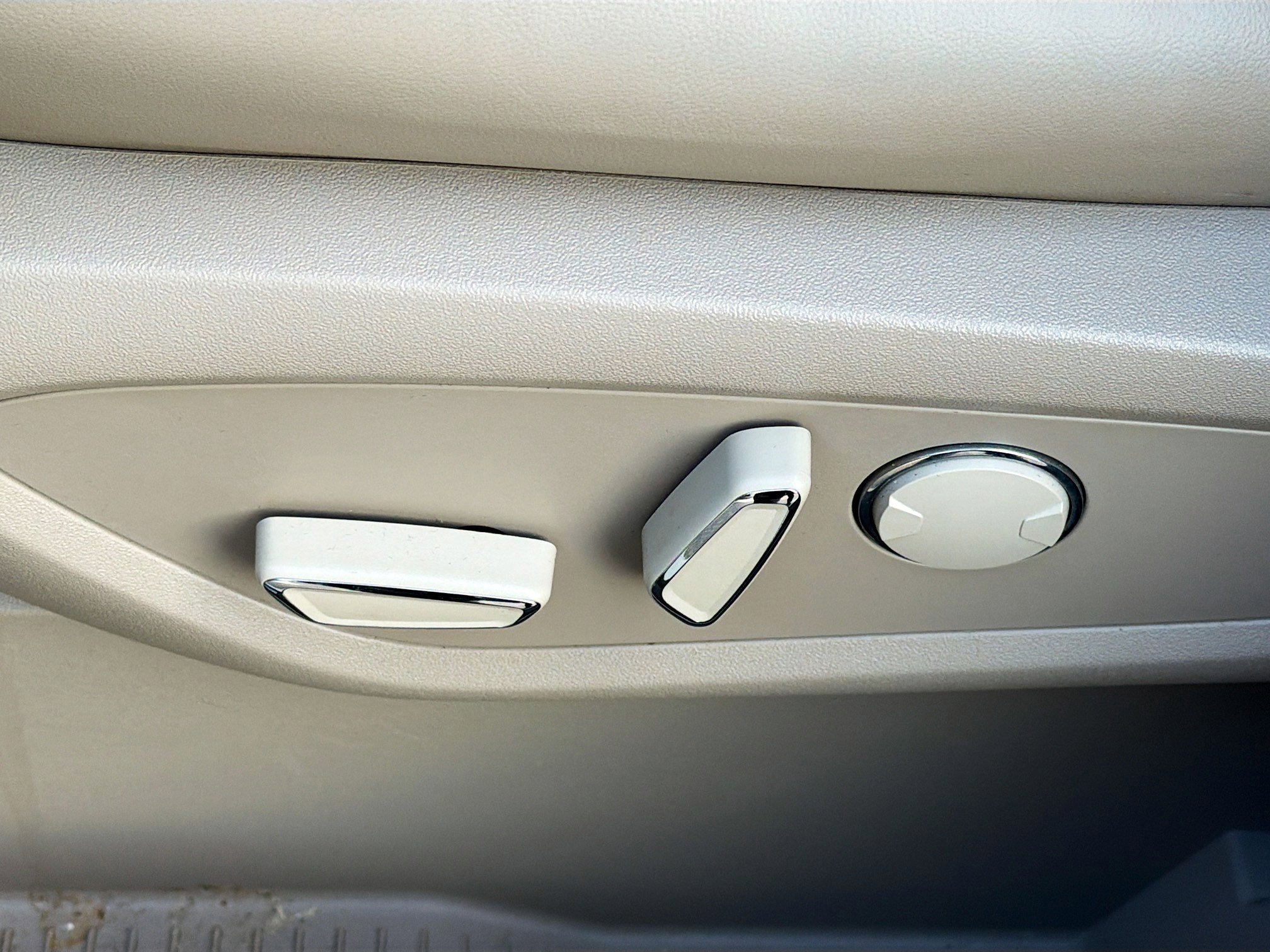 Used 2023 Lincoln Nautilus Reserve image 24