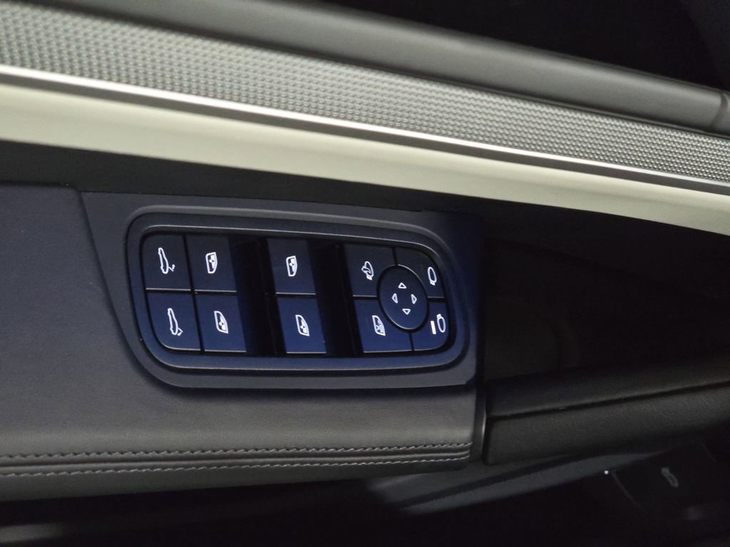 Certified 2024 Porsche Cayenne Coupe image 21