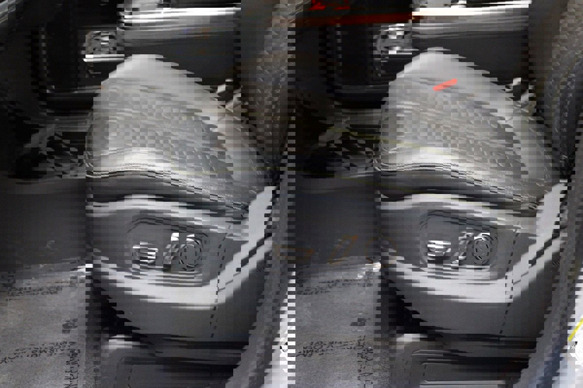 Used 2023 Rivian R1T Adventure image 36