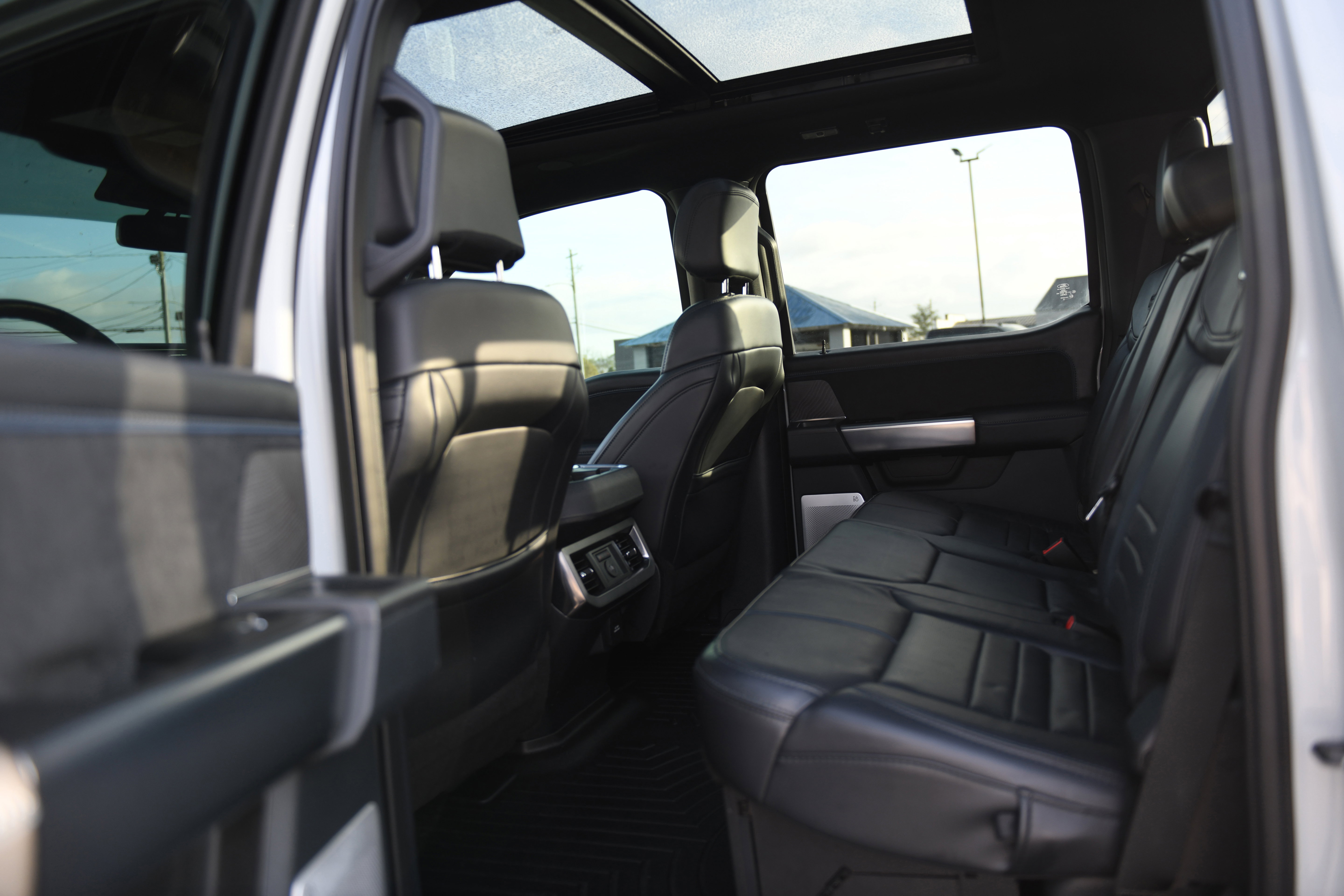 Used 2025 Ford F250 Platinum w/ Tremor Off-Road Package image 20