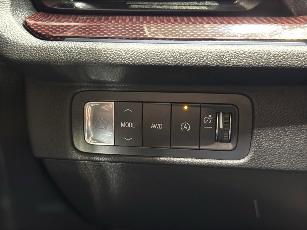 Used 2025 Chevrolet Traverse RS image 34