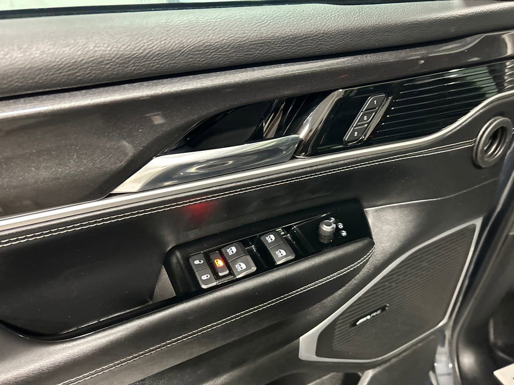 Used 2022 Jeep Wagoneer Series I w/ Premium Group I AWD/4WD image 15