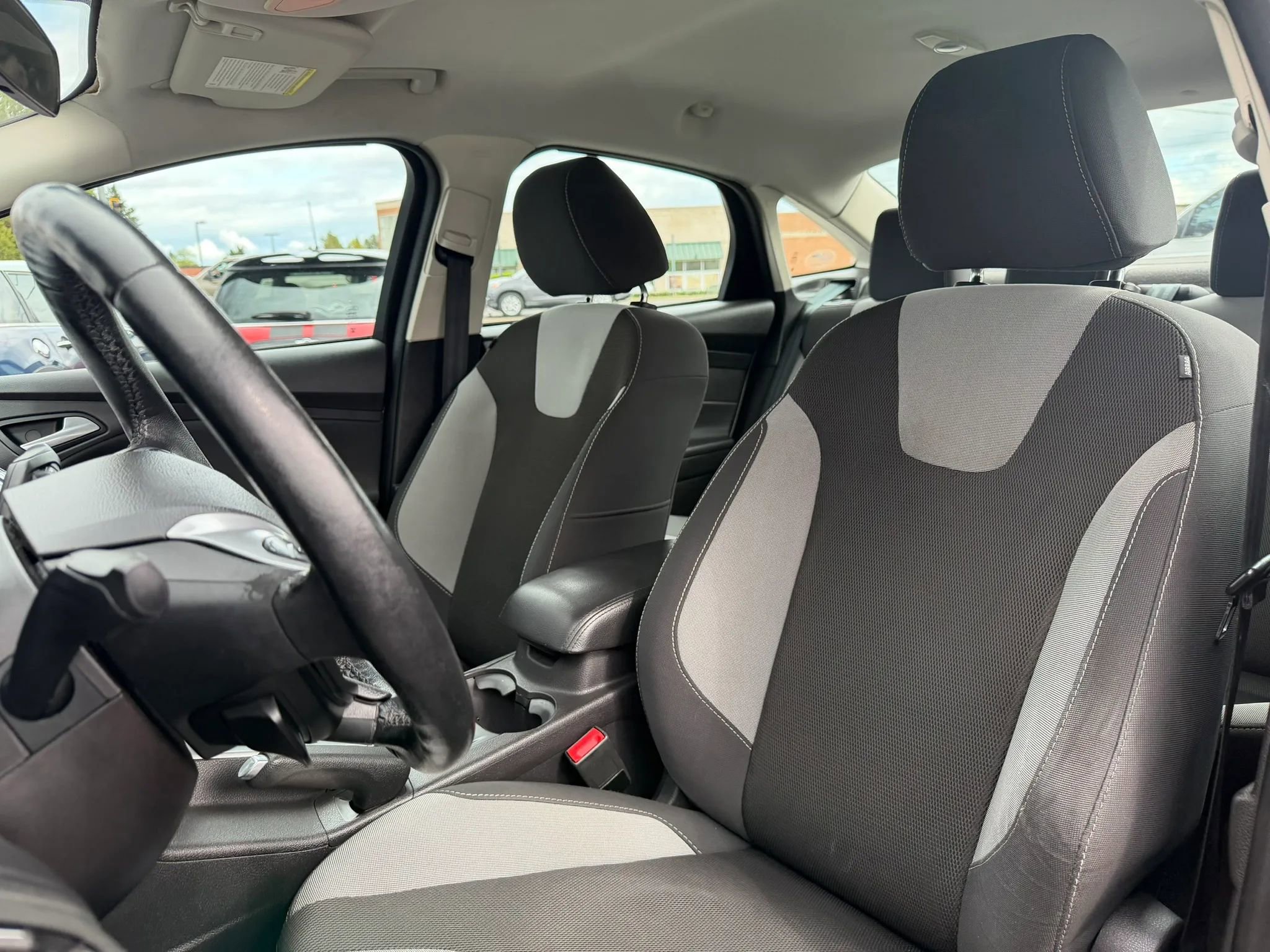 Used 2014 Ford Focus SE w/ SE Sport Package image 17