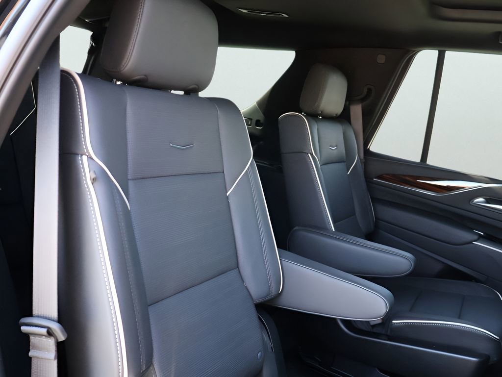 Used 2024 Cadillac Escalade Premium Luxury image 14