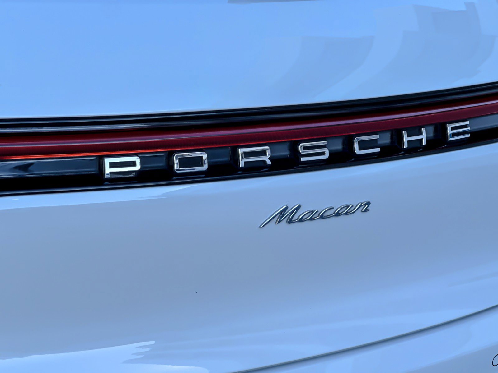 Certified 2023 Porsche Macan image 27