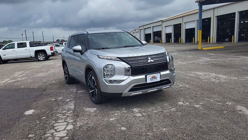 Used 2024 Mitsubishi Outlander FWD image 2