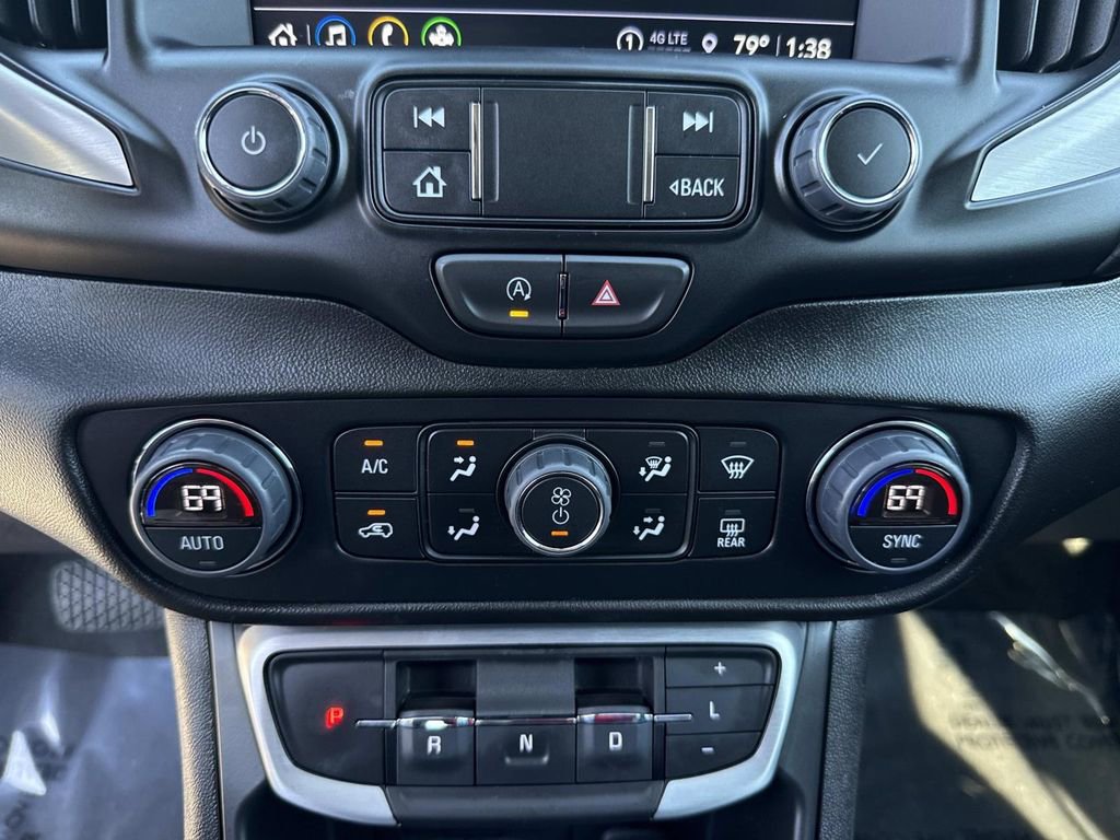 Used 2024 GMC Terrain SLT image 32