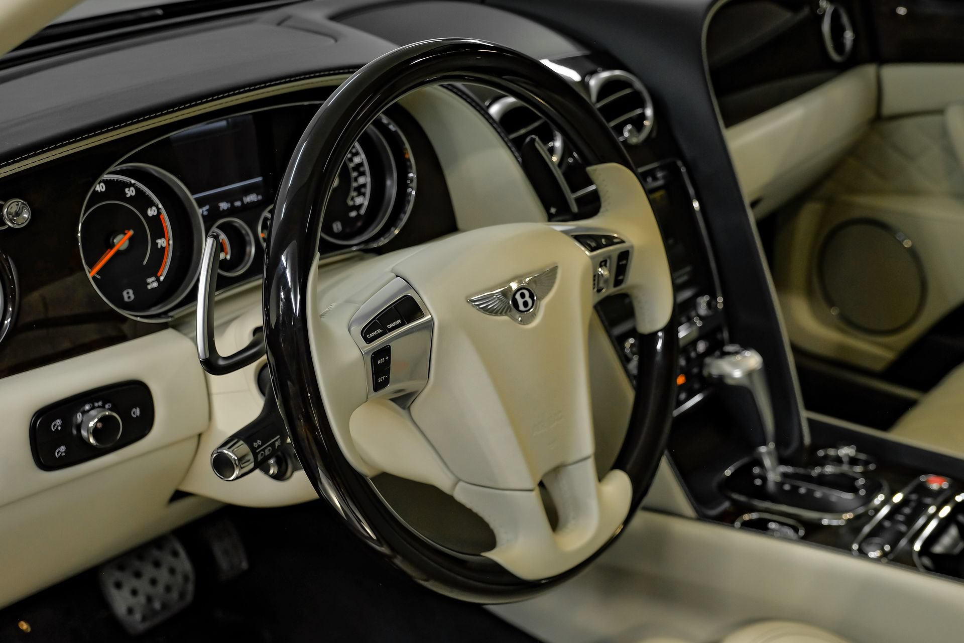 Used 2018 Bentley Flying Spur W12 AWD/4WD image 24