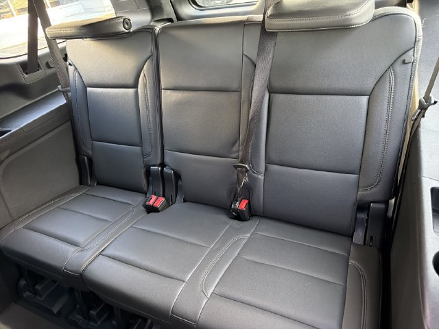 Used 2025 Chevrolet Suburban LT RWD image 24