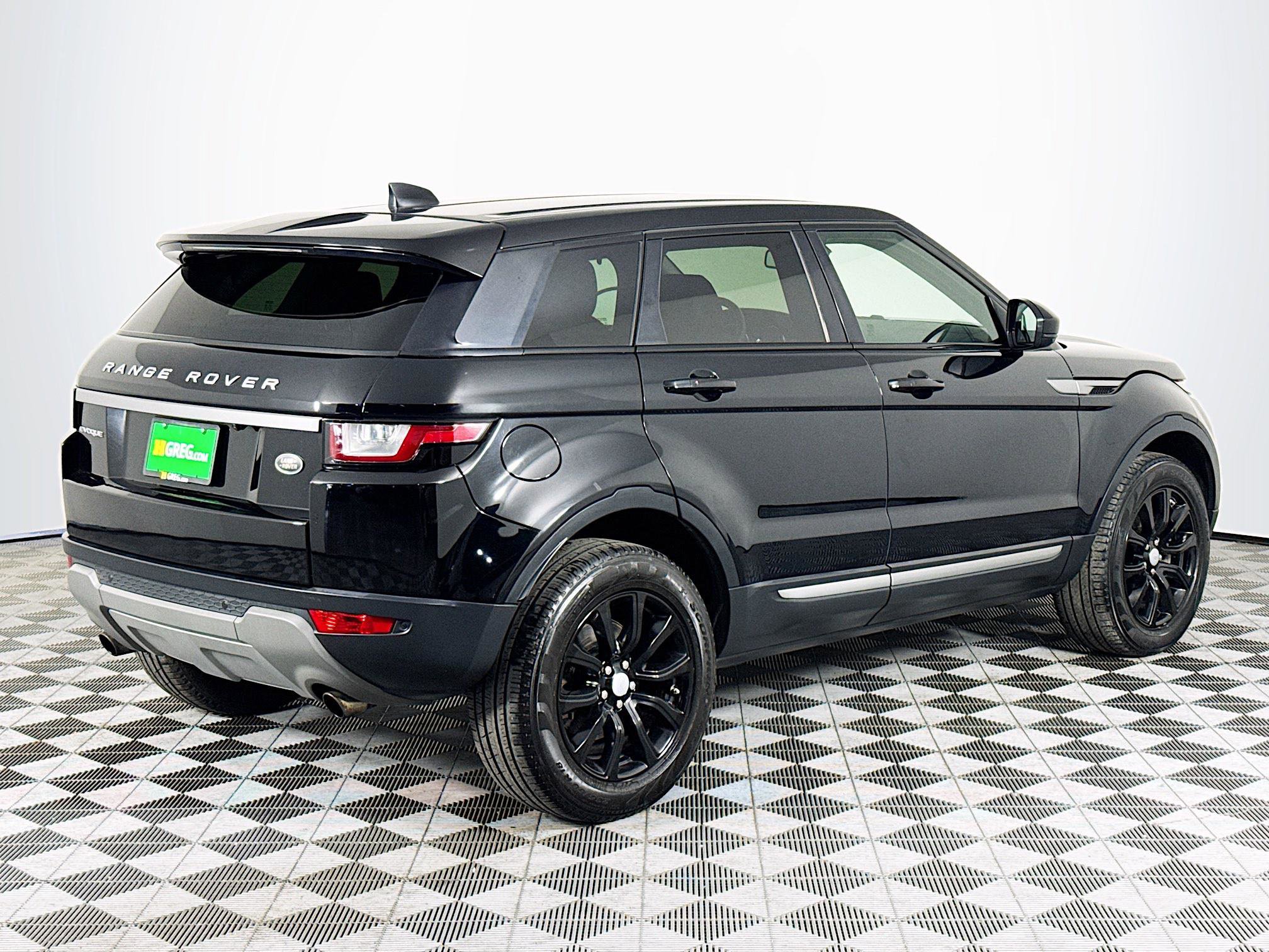 Used 2017 Land Rover Range Rover Evoque SE image 10
