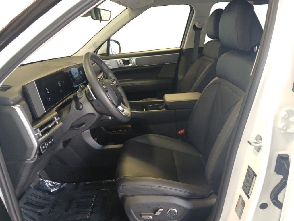 Used 2026 Hyundai Santa Fe SEL FWD image 9